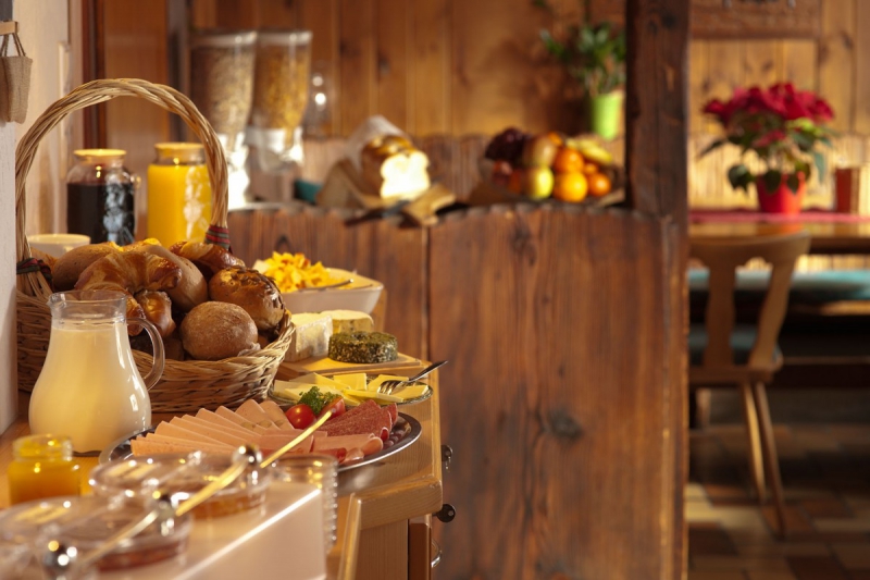 brasserie-LA SEYNE SUR MER-min_breakfast_buffet_food_restaurant_meal_hotel_plate_fresh-718745